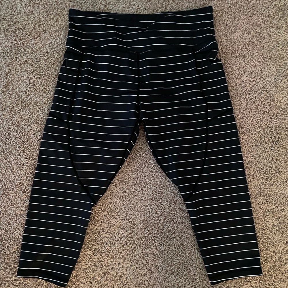 Zyia 14-16 Light N Tight black and white Stripe